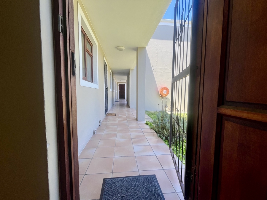 2 Bedroom Property for Sale in Sandbaai Western Cape